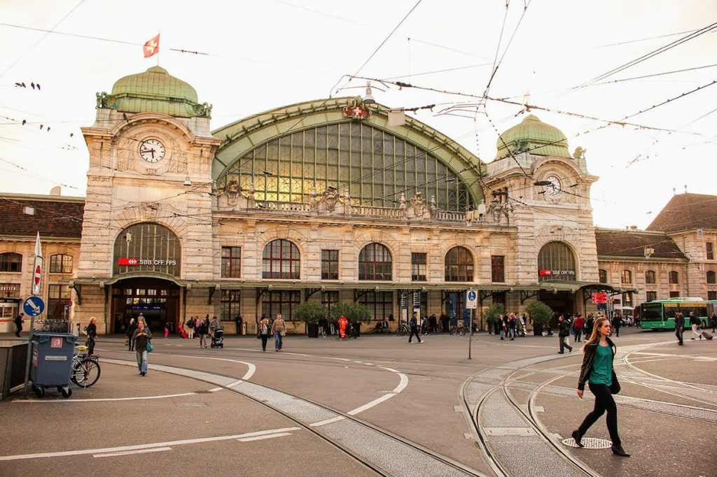 La gare centrale de Bâle (Bâle CFF).